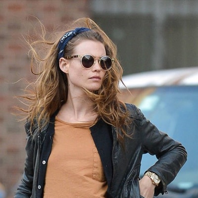 Look gorgeous like supermodel Behati Prinsloo.