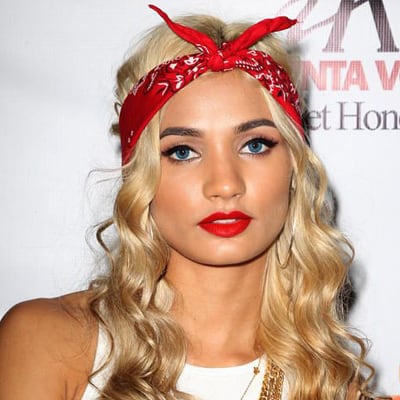 Be sweet as a doll like Pia Mia.